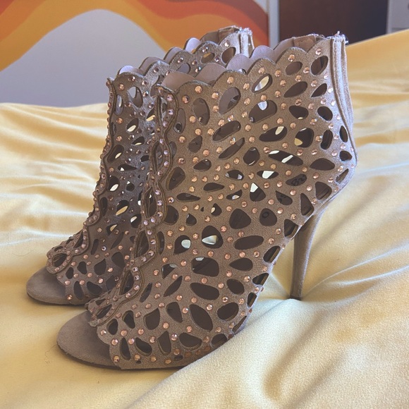 Zigi Soho Shoes - Ziti Soho Women’s Duran Heeled Sandal in Cinnamon Suede